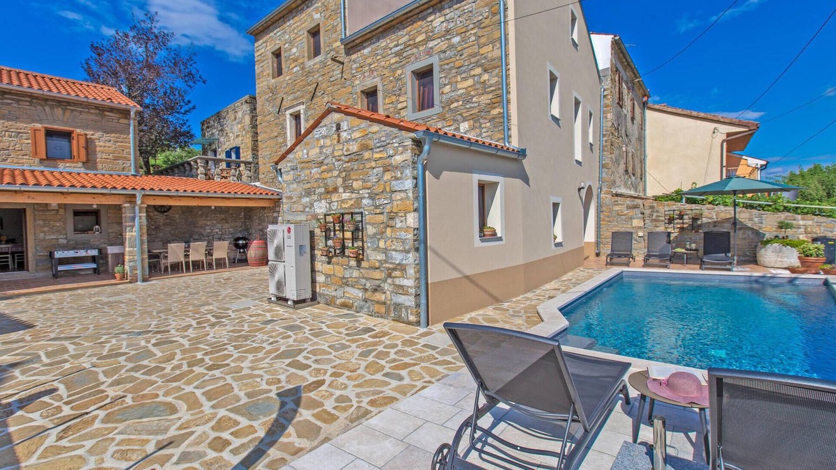 Koper House | Awesome home in Smarje