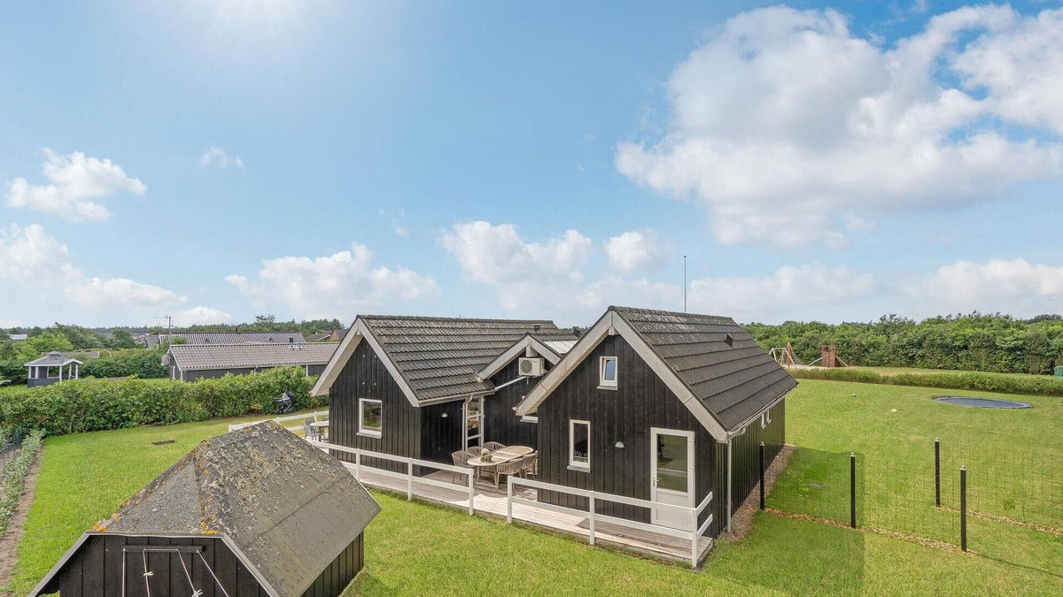 Skaven Strand House | Awesome home in Tarm with sauna