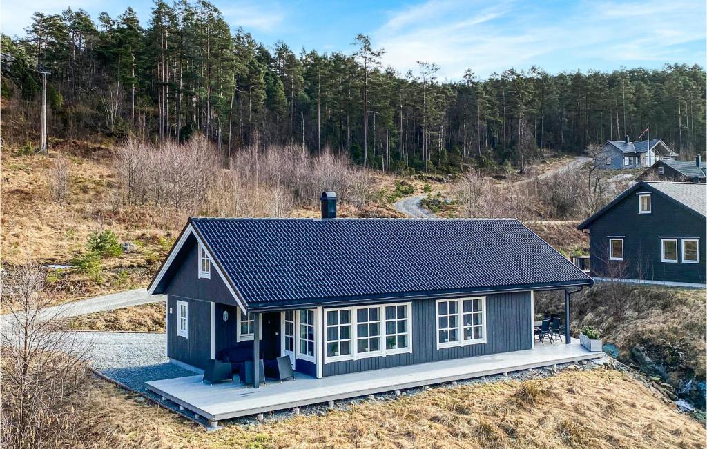 Hardangerfjord House | Awesome home in Trvikbygd with 5 Bedrooms