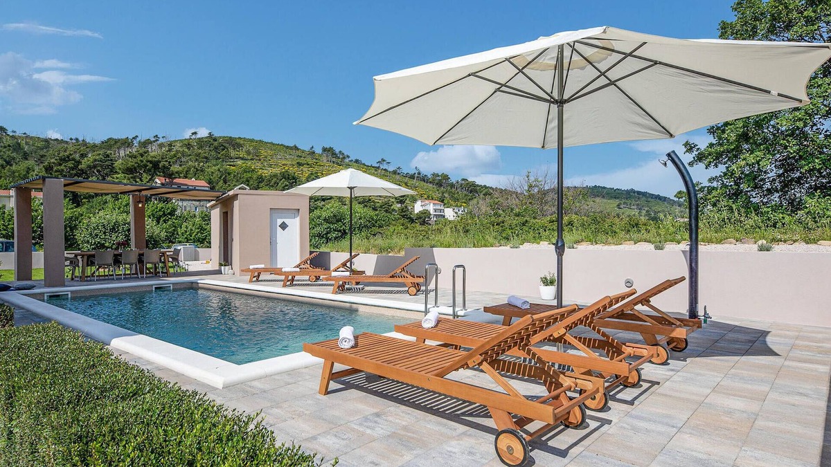 Tugare House | Awesome home in Tugare with kitchen