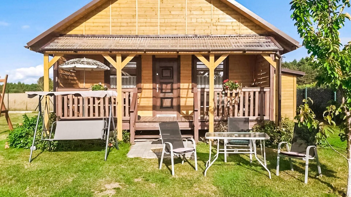 Bialogora House | Awesome home in Wierzchucino with WiFi