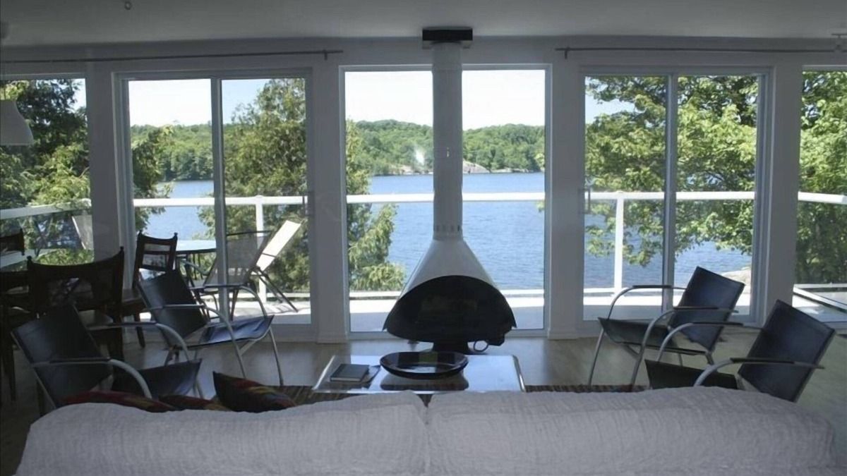 Frontenac Cottage | Awesome Lakefront:2 br modern, c/a, frplace, view
