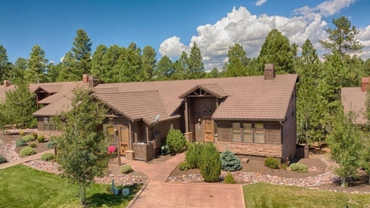 Torreon House | Awesome lodge on the 10th Fairway in the Torreon golf community in Show Low AZ.