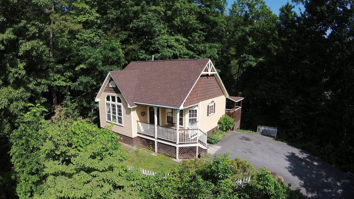Chalet Village Ski Chalet | Awesome Mountain Views! Close to National Park, Gatlinburg, Hot Tub, Fireplace