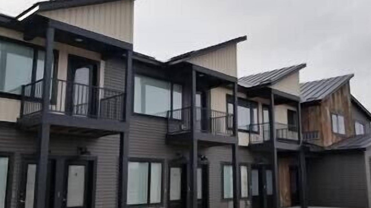Amherst House | Awesome new unit available! Walking distance to great Amherst places and events