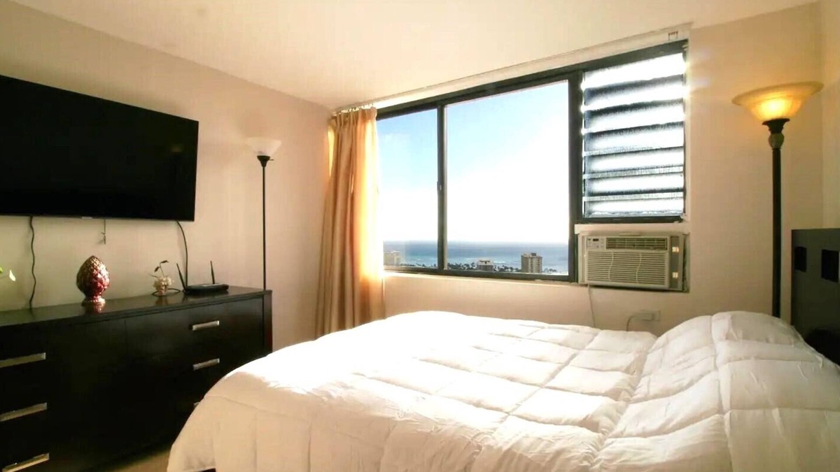 Waikiki Condo | Awesome Ocean View Studio 34th Floor Near Everything in Waikiki !