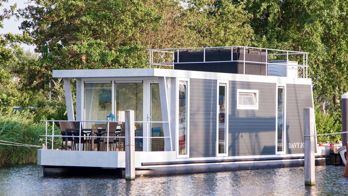 Almere Poort Boat Rental | Awesome ship in Almere with WiFi