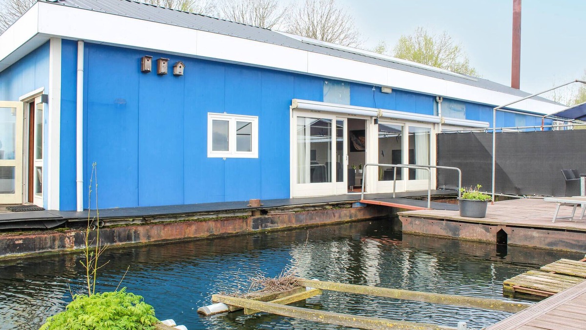 Lith Boat Rental | Awesome ship in Lith with kitchen