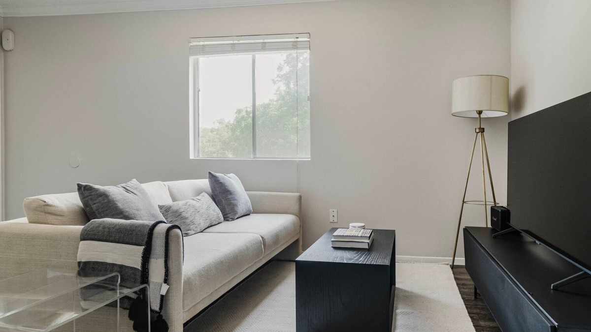 Dawson Apartment | Awesome South Congress 1BR w/A/C & Laundry
