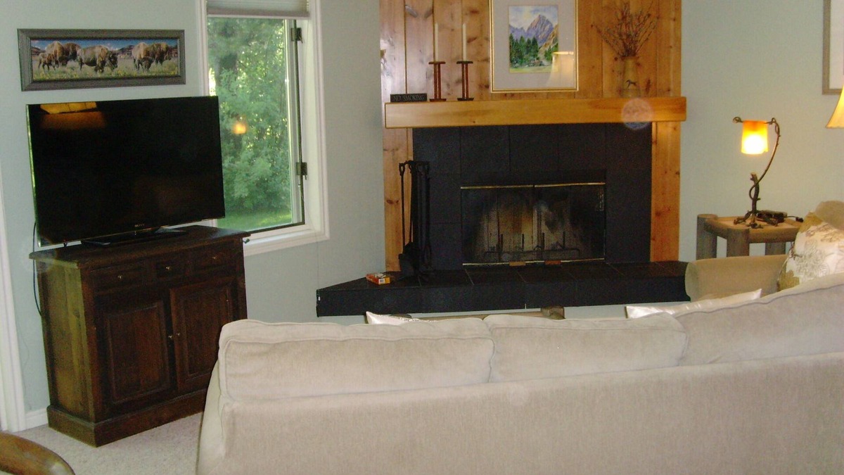 Moose Wilson Road Condo | Awesome sun-filled, newly-painted main floor near GTNP, Wilson, and Snake River