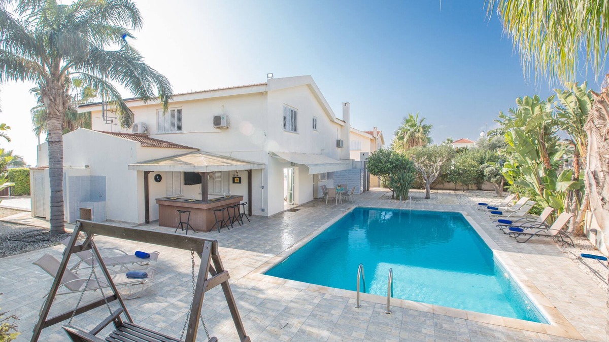 Ayia Thekla Cottage | Ayia Napa Holiday Villa AT26 - a villa that sleeps 10 guests in 4 bedrooms