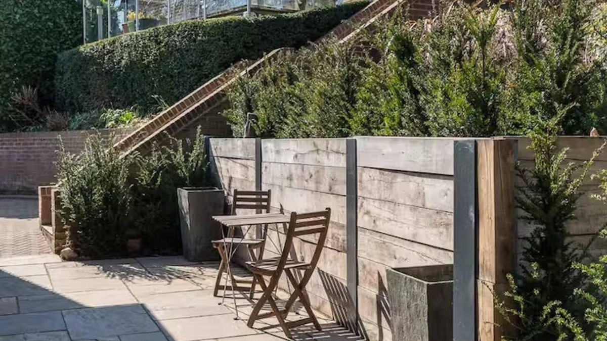 Aylesford House | Aylesford-house-sleeps 2 & 1 Infant-parking-garden