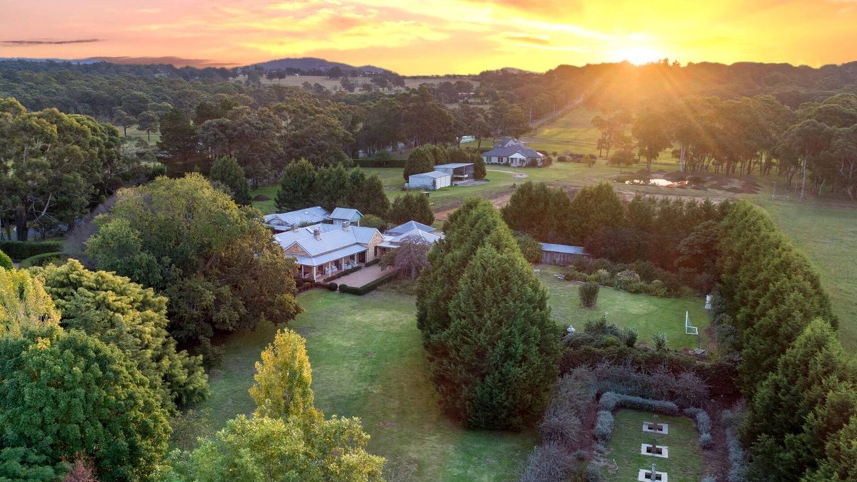 Mittagong House | Aylmerton House + Cottage for 14, Southern Highlands