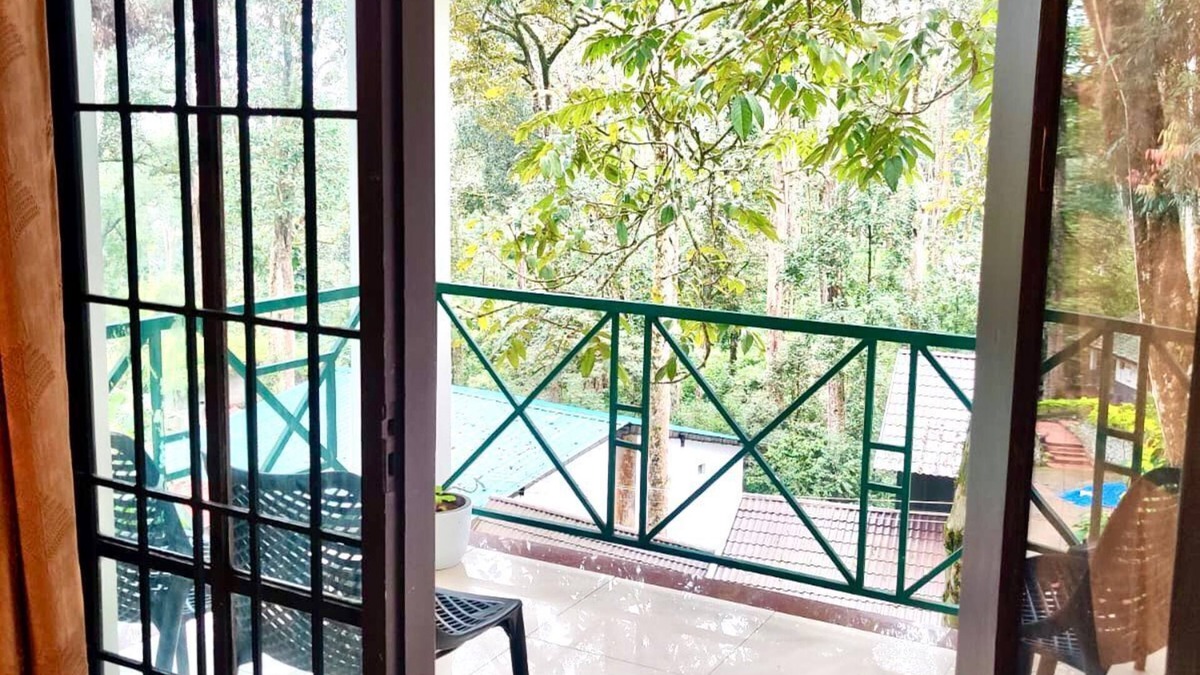 Pallivasal Bed & Breakfast | Ayur Mount Resort & Spa