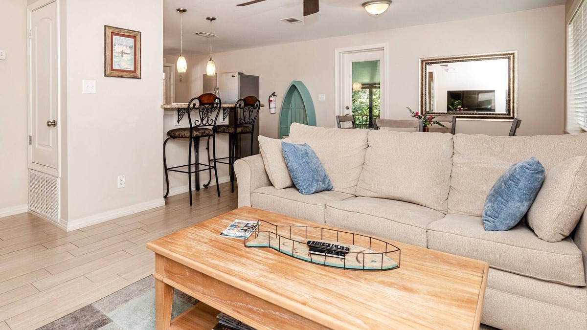 Biloxi Cottage | Azalea Cottage - Ocean Springs perfect location! 3 blocks to beach & downtown!