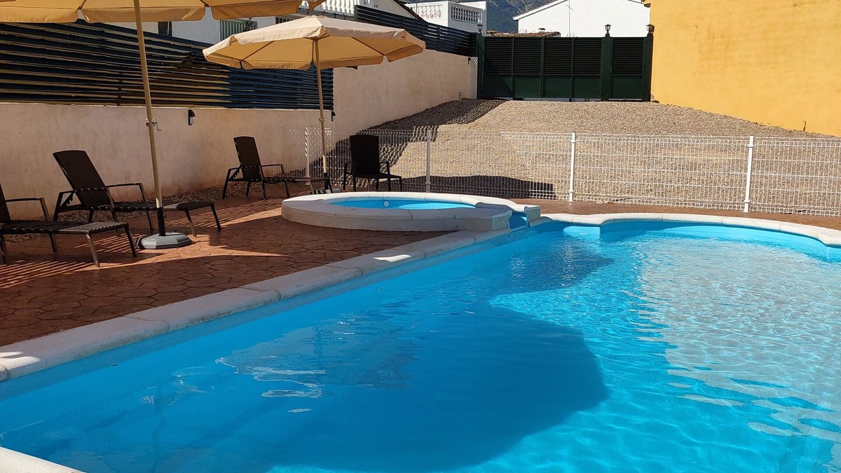 Casavieja Ski Chalet | Azaleas Cottage for up to 16 people