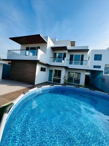 Santa Veronica House | AzulRest Casa de Verano