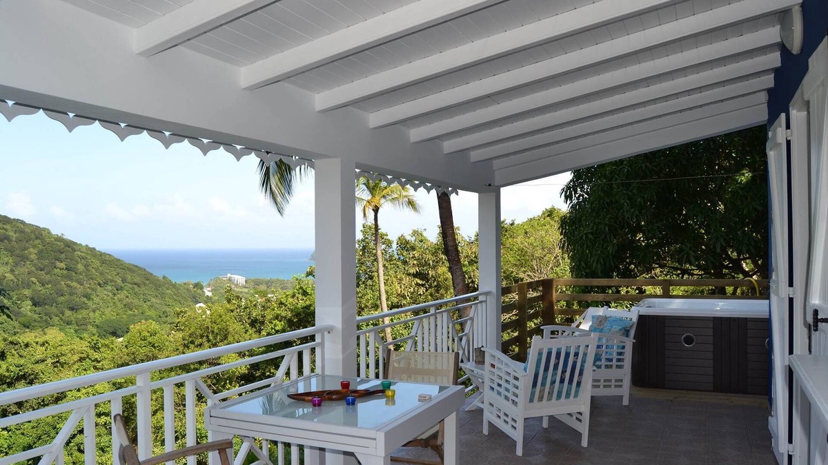 Bas Vent Apartment | AZUR Bungalow: independent accommodation for 2 people with sea view and private jacuzzi