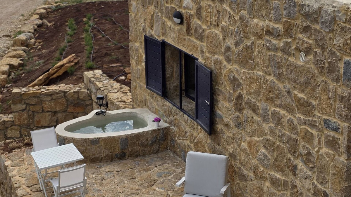Tannourine El Tahta Cabin | Azura Cabin