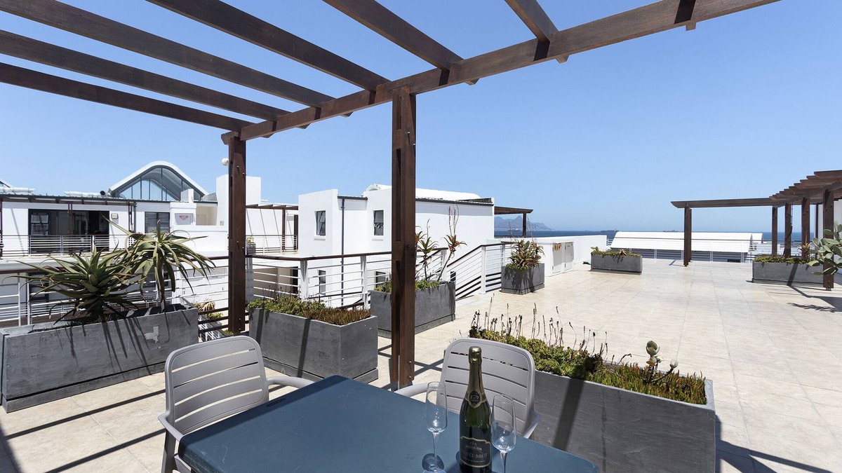 Big Bay Apartment | Azure 220, Blouberg