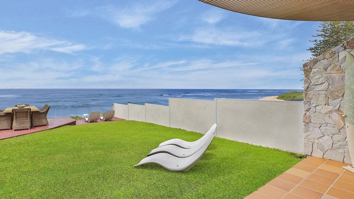 Blue Bay House | AZURE - ABSOLUTE BEACHFRONT AT BLUE BAY