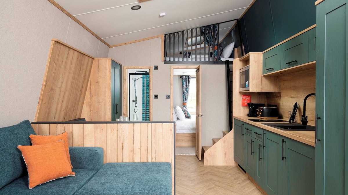 Great Billing Cabin | Azure Horizons– Retreat Hot Tub Glamping Pod PF 9