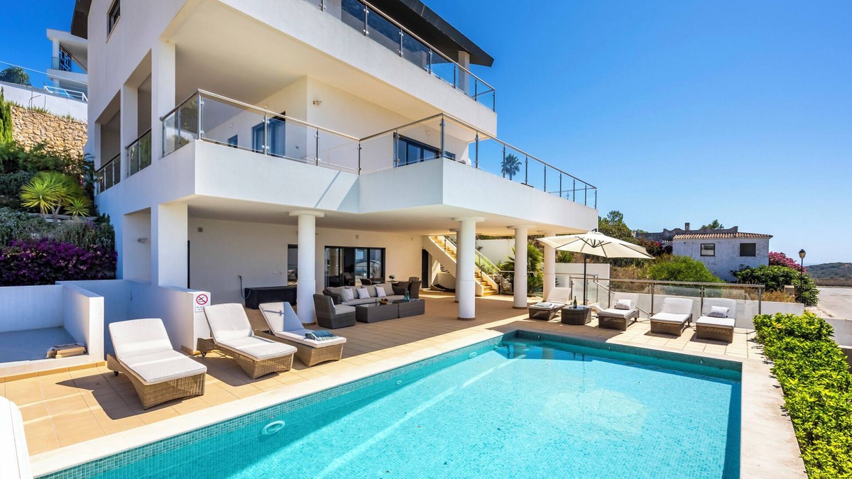 Barracao Villa | Azure Serenity Villa at Quinta Da Fortaleza