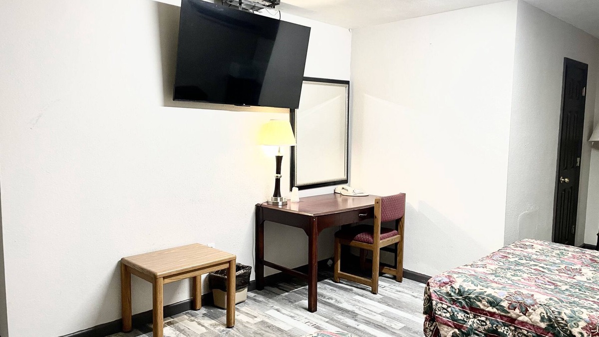 Fort Scott Hotel | Azure Sky Motel