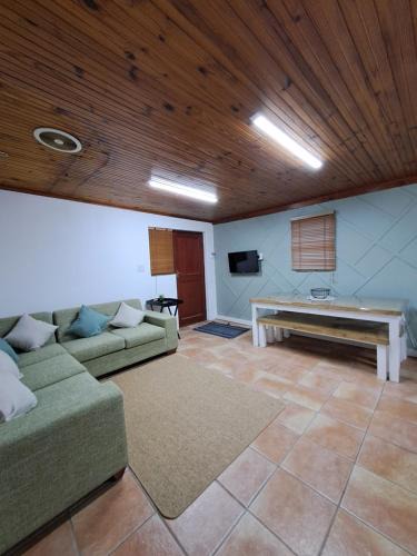 Lansdowne House | Azzure Apartments 4 sleeper Crawford