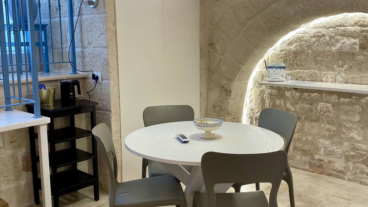 Centro Storico House | Azzurra, a typical tuff house renovated in 2018