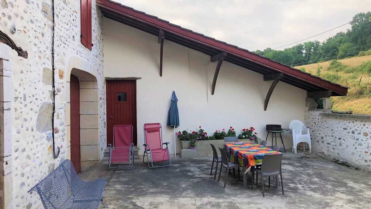Castagnede House | Béarnaise house for holidays or cures in Salies de Béarn. PROMOTION MONTH OF JUL