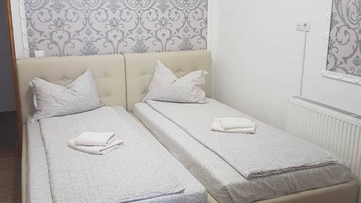 Oradea Villa | B&B Apartment near Shopping Center