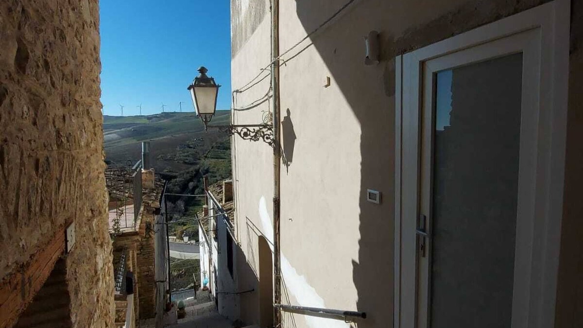 Pietramontecorvino House | B&B Black & White