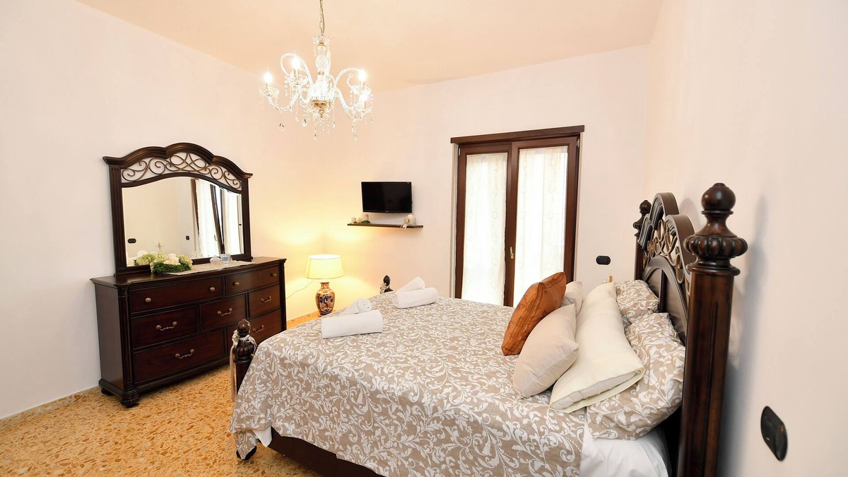 Torre del Greco Bed & Breakfast | B&B Family, perfect for reaching Pompei, Ercolano, Sorrento, Naples and Vesuvius