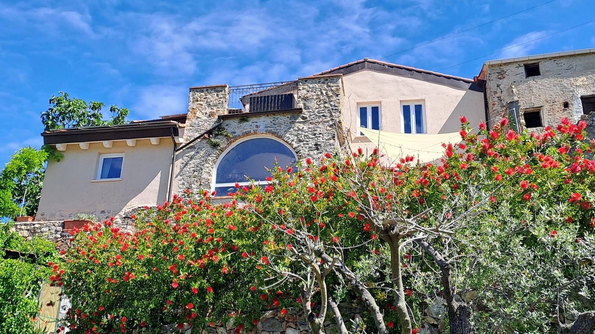 Quiliano Bed & Breakfast | b&b L'antica macina 5" from the beaches of Bergeggi and Spotorno Pets allowed.