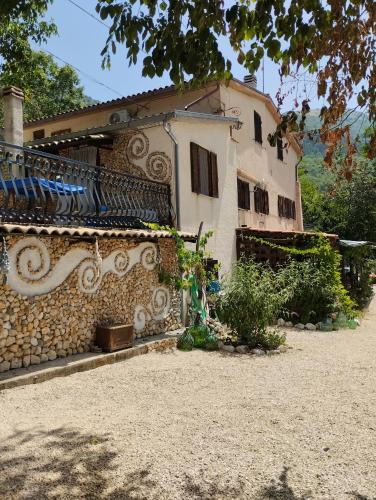 Gioia dei Marsi Bed & Breakfast | B&B LE GRETTE