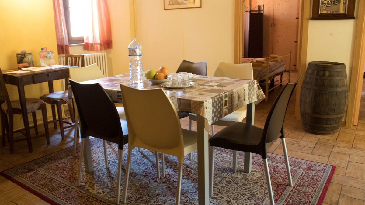 Cupramontana Apartment | B&B Lo Sfizio Delightful holiday home in a historic 18th century Cupramontana building