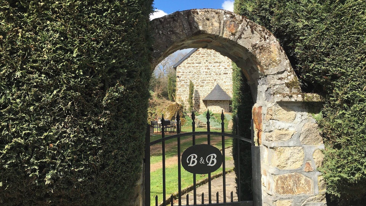 Sainte-Christine Bed & Breakfast | B&B Maison Coralie. Calm and relaxed environment. Pets welcome