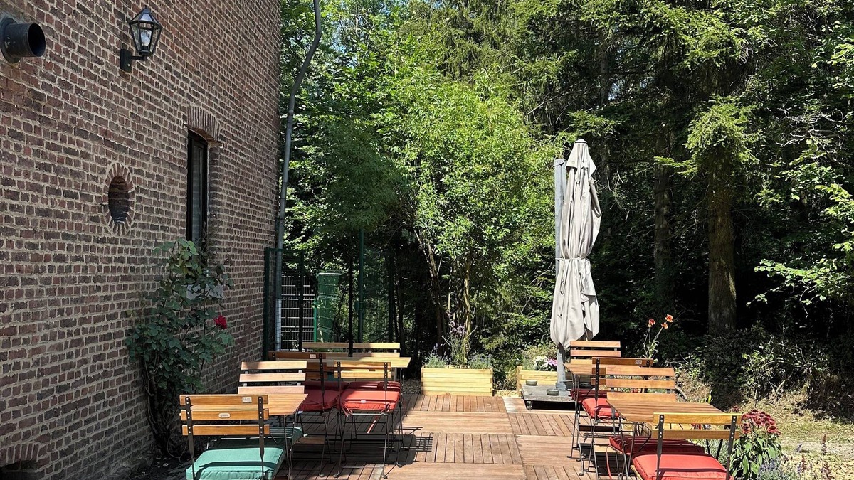 Beauraing Bed & Breakfast | B&B met wandelroutes vanaf de deur. Comfortabele kamers, serene omgeving.