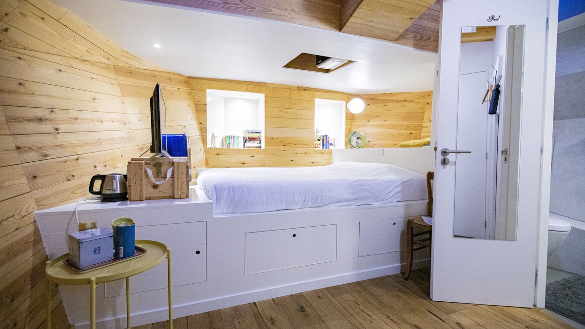 Amsterdam City Centre Bed & Breakfast | B&B on a ship