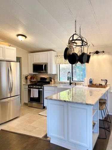 Cool House | B-B Ranch Cottage~Heart of Gold Country~*HOT TUB*
