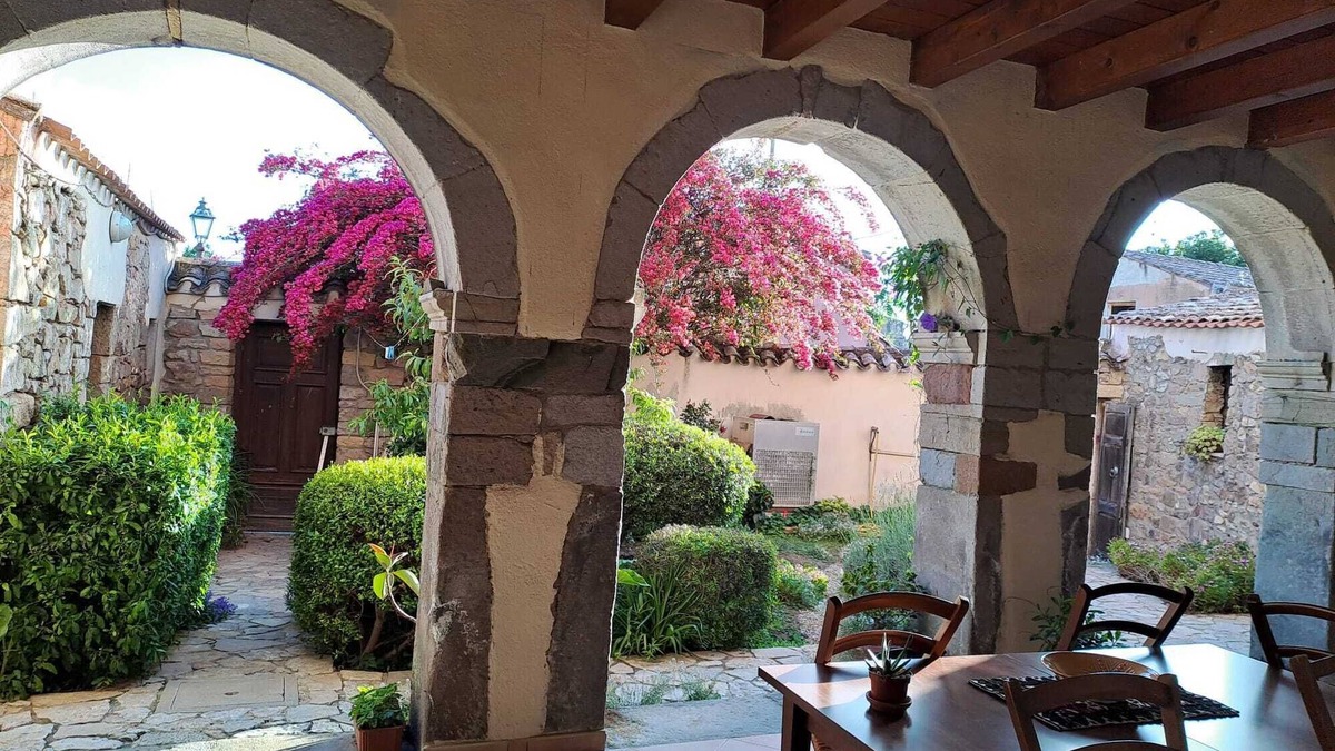 Nureci Bed & Breakfast | B&B S'Omu Antiga
