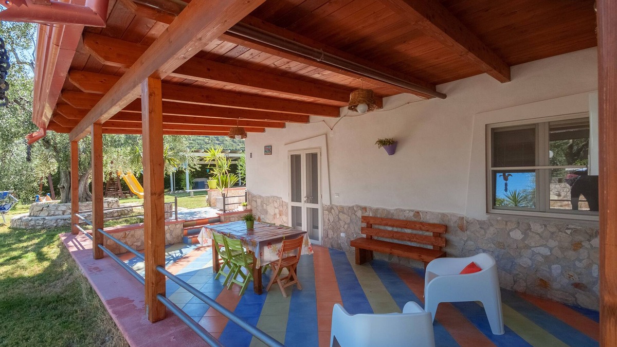 Mattinata Apartment | B & B Yellow wolfbane