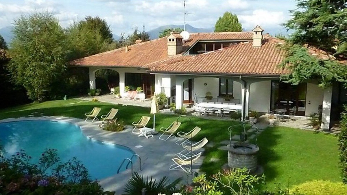 Cassago Brianza Villa | B-Beautiful Villa with swimming pool