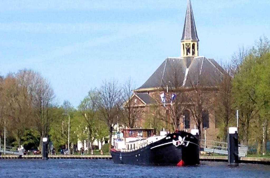 's-Molenaarsbuurt Boat Rental | B&Boatel Alibii