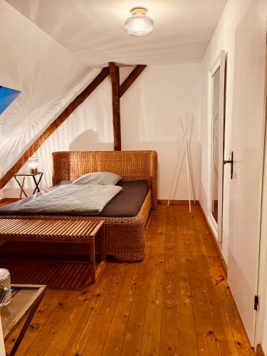 Huenxe Apartment | b e d & a g e d e s i g n -medium- wunderschönes Zimmer mit Bad b e d & a g e d e s i g n -small- wunderschönes Zimmer mit Bad Rechnungserstellung für Geschäftsreisende & Firmen