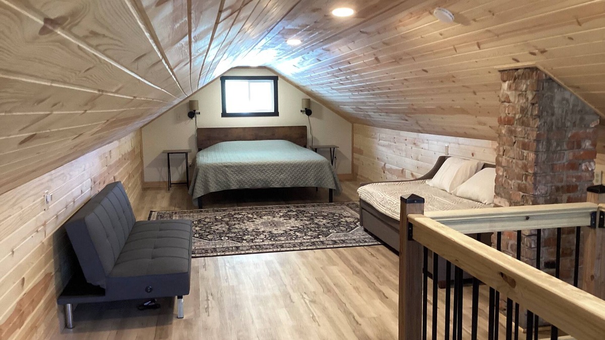 Ord House | 'B' Our Guest. A cozy 3-bedroom & 2 bath house with ac and Wi-Fi