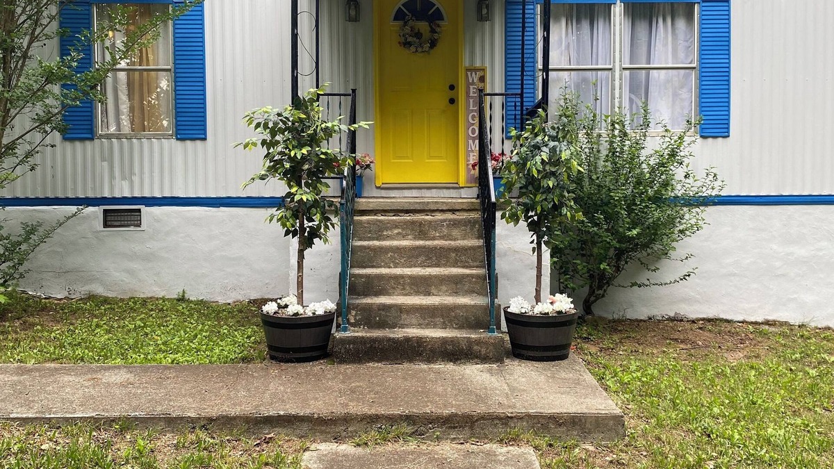 Red House House | B R Guest BNB