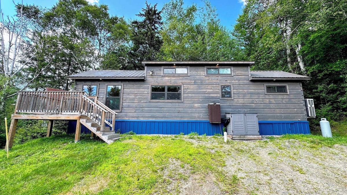 Twin Mountain Cabin | B11 Awesome "Tiny Home" A/C, Mountain Views, Minutes to Skiing, Hiking, Attractions, Dog Friendly!
