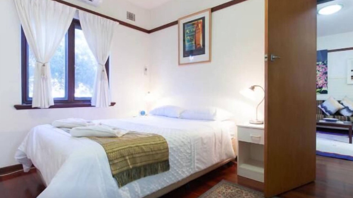 Crawley Apartment | B4 UWA, Swan River, Hospitals, CBD